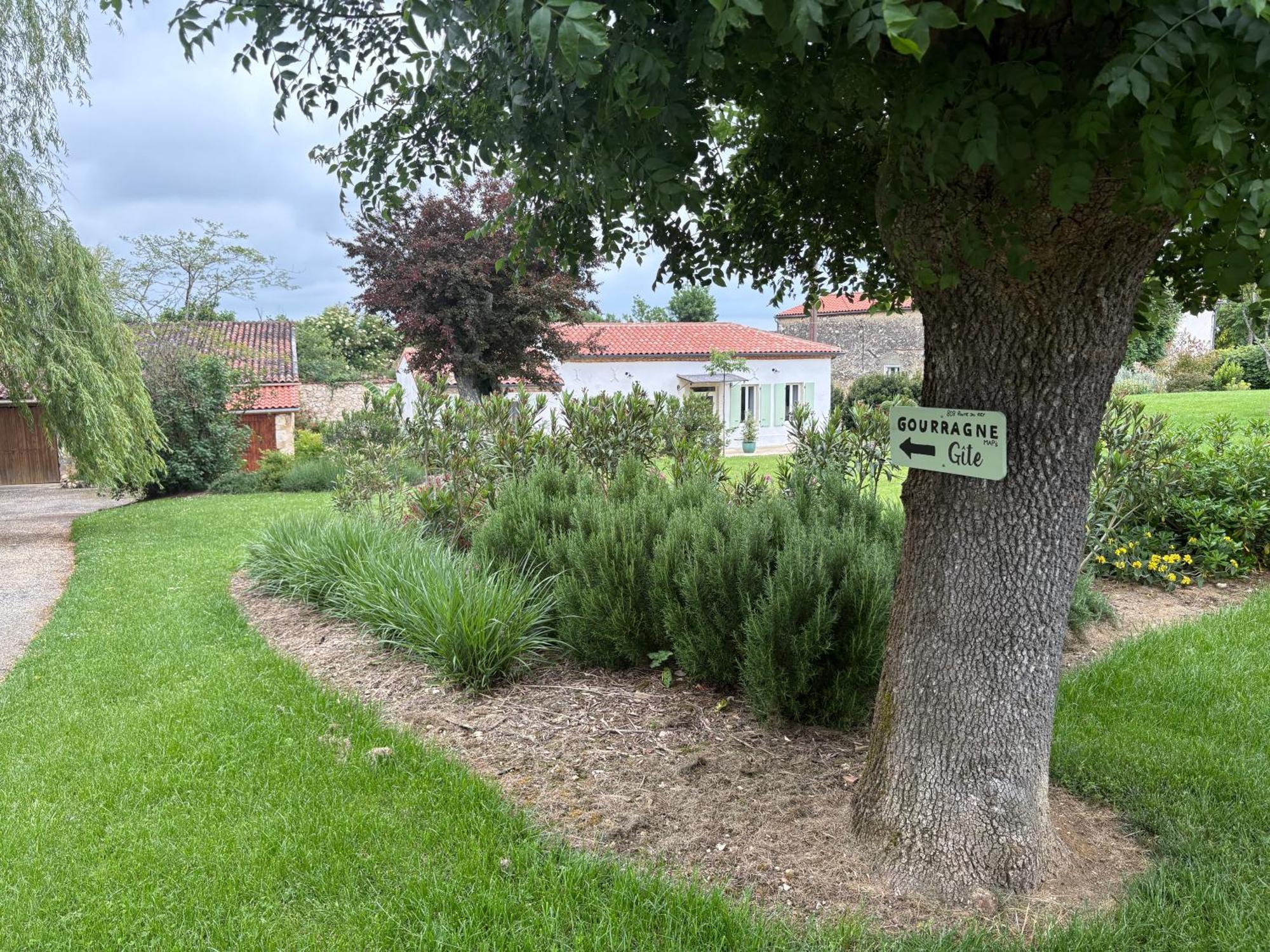 Maison De Vacances Gondrin Zewnętrze zdjęcie